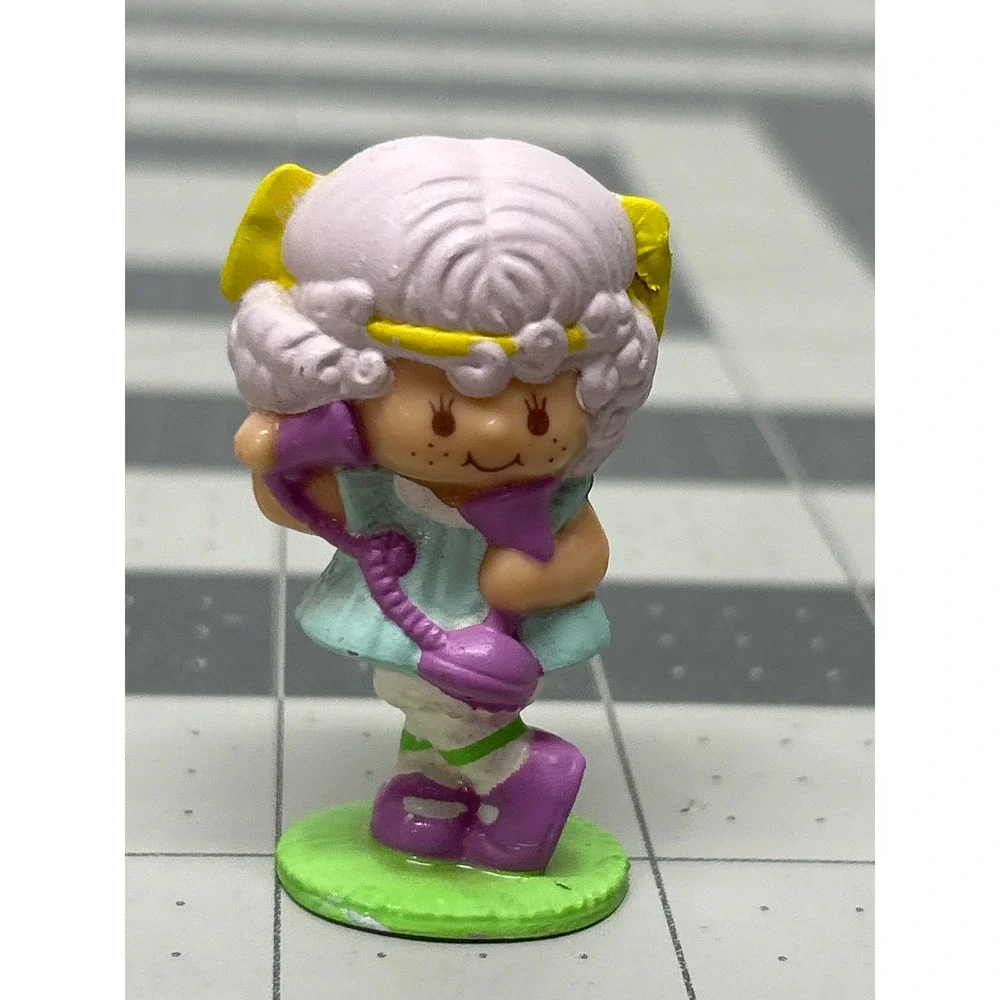 Strawberry Shortcake Angel Cake on Phone Mini PVC Figure Vintage 1982 Kenner